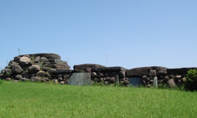 八幡山古墳が「関東の石舞台」と呼ばれる意味とは