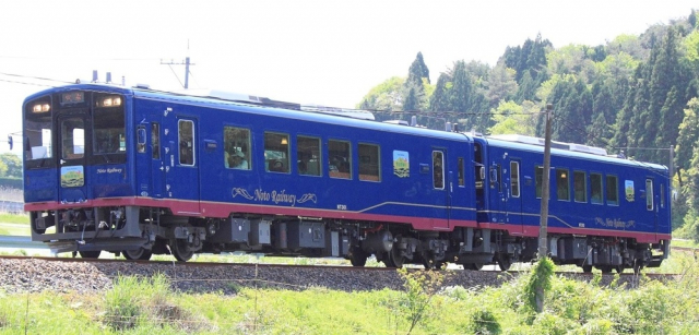 のと鉄道の歴史と能登を走る観光列車「のと里山海号」と「花嫁のれん」