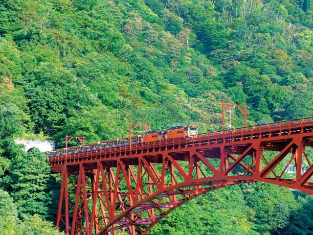 黒部峡谷鉄道の歴史は命の保証はしないという条件で運行されたトロッコ電車