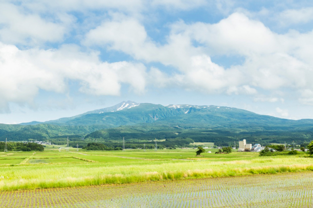 鳥海山の火山地形と湧水は大量の溶岩流がもたらした