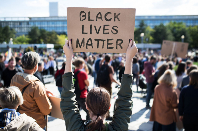 「ブラック・ライヴズ・マター」が急速に拡散した社会背景とは