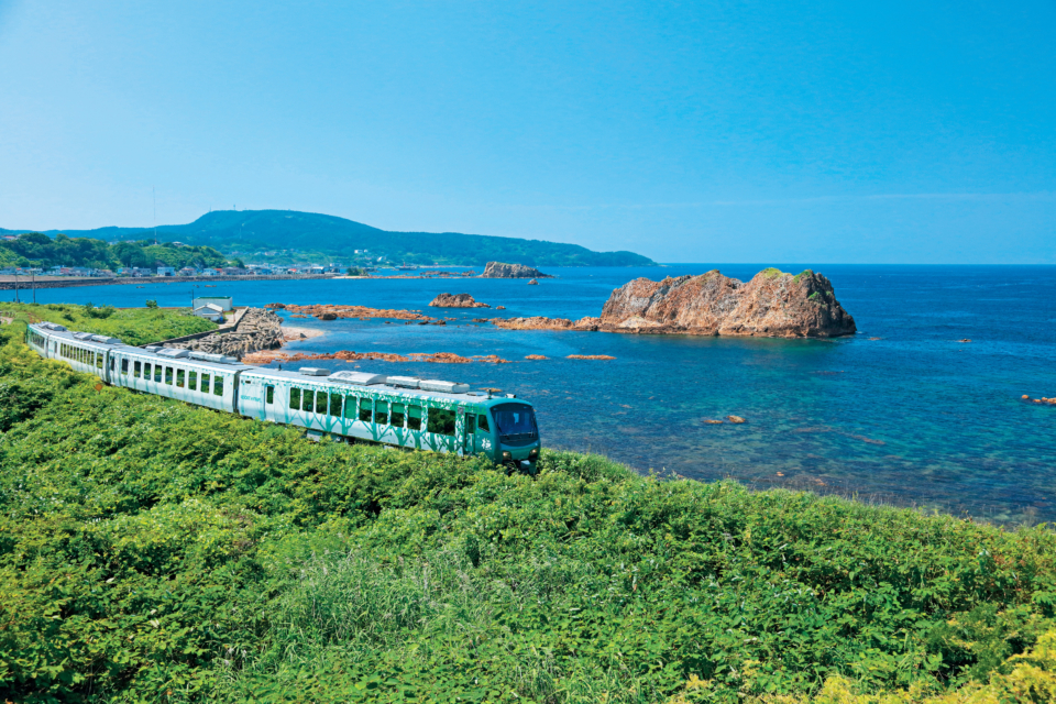 五能線 リゾートしらかみ 日本海の絶景を楽しむ旅 観光旅行メディア まっぷるトラベルガイド