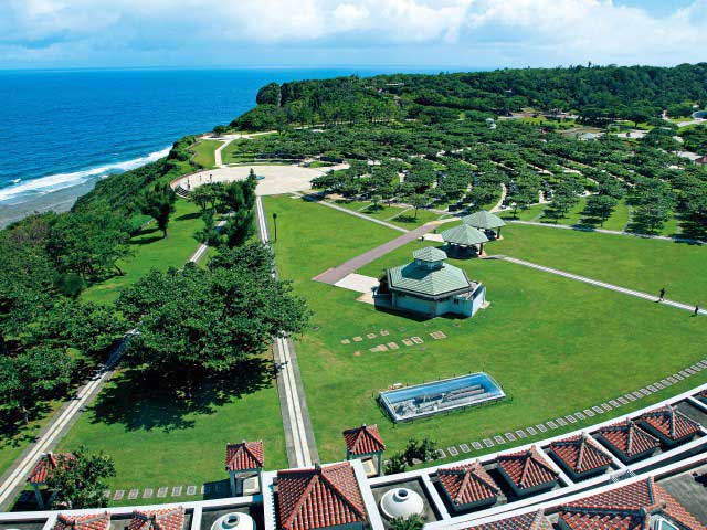 沖縄南部 戦争を知り平和を願う平和祈念公園はこうなっています まっぷるトラベルガイド