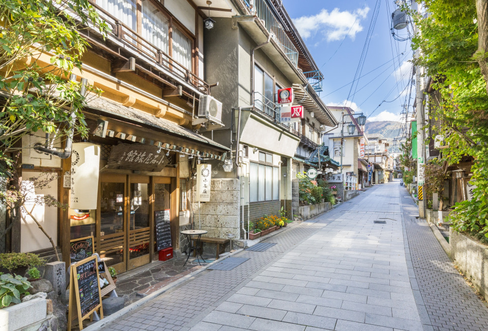 湯田中渋温泉郷の観光ナビ 石畳の温泉街でぶらり外湯めぐりをしよう まっぷるトラベルガイド