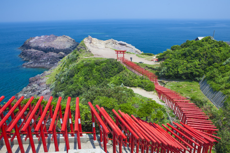 元乃隅神社へ！世界が注目する赤と青の絶景を見に行こう まっぷるウェブ 