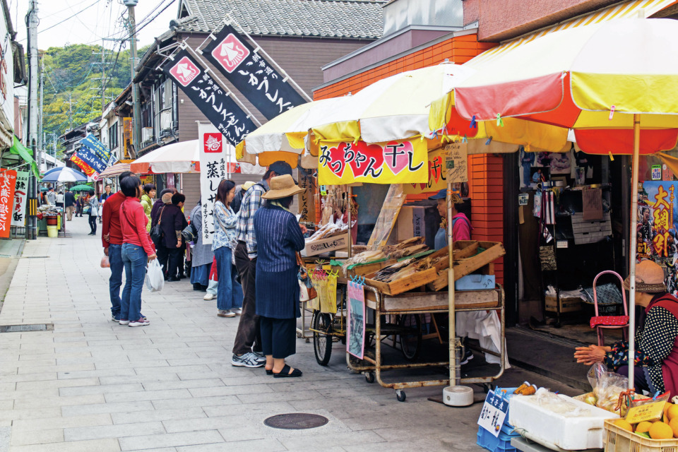 呼子朝市おすすめのイカグルメ！日本三大朝市で行きたい露店はココ！！ - まっぷるウェブ