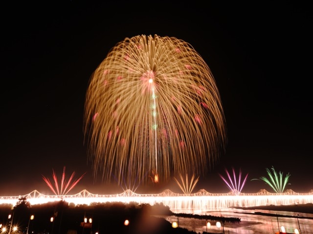 新潟県のおすすめの花火大会 年版 打ち上げ数 開催日 人出など情報満載 観光旅行メディア まっぷるトラベルガイド