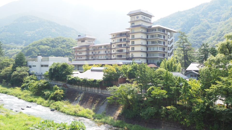 東京から気軽に行ける山梨県の老舗ホテル 貸し切り露天 グランピング体験 まっぷるトラベルガイド