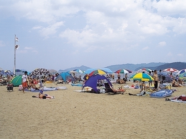 京都府のおすすめのビーチ 海水浴場 21年版 期間やイベント 海の家の軒数など情報満載 まっぷるトラベルガイド