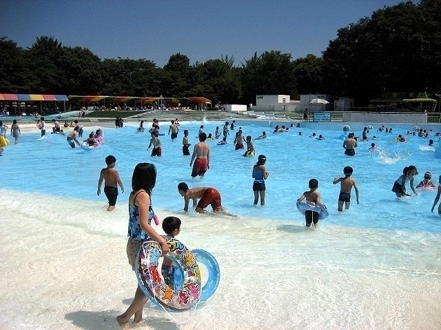 井頭公園一万人プール まっぷるトラベルガイド