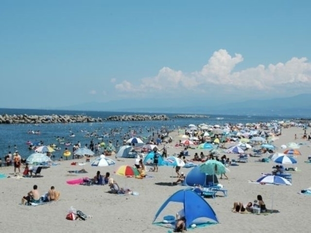 富山県のおすすめのビーチ 海水浴場 22年版 期間やイベント 海の家の軒数など情報満載 まっぷるトラベルガイド