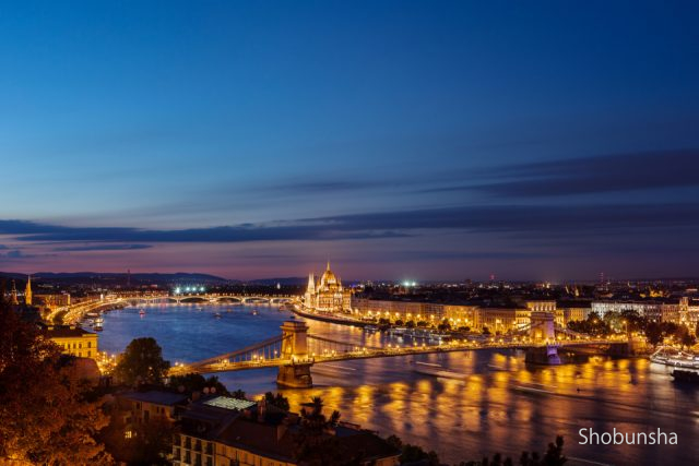 ブダペスト 美しい夜のドナウ川を堪能しよう まっぷるトラベルガイド