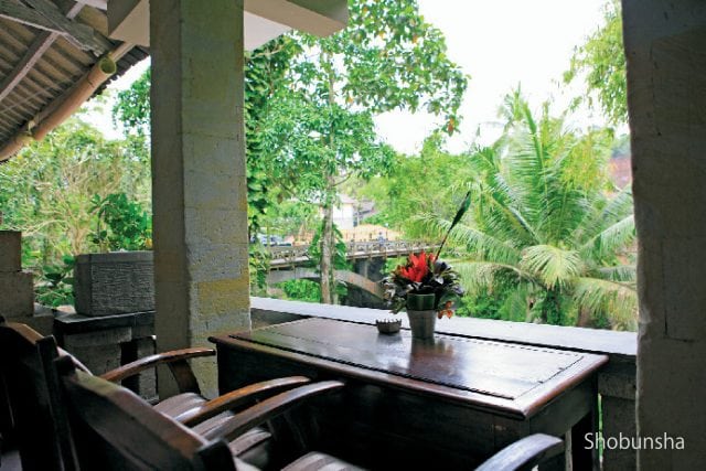 バリ島 緑の渓谷を眺めるレストランをチェック まっぷるトラベルガイド