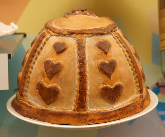 575px-Luzerner_Chügelipastete_(Nachbildung)